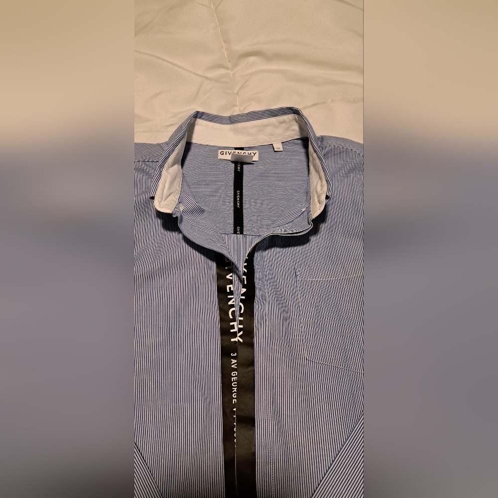 Givenchy - Picture 3 of 3